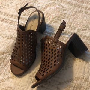 Easy street Erin slingback sandals